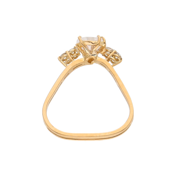 Anillo diseño especial con sintéticos en oro amarillo 18 kilates.