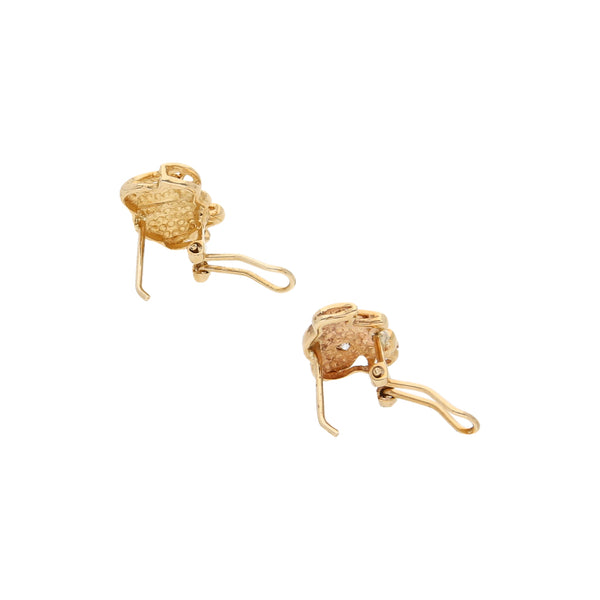 Aretes diseño especial motivo elefante con circonias en oro amarillo 10 kilates.