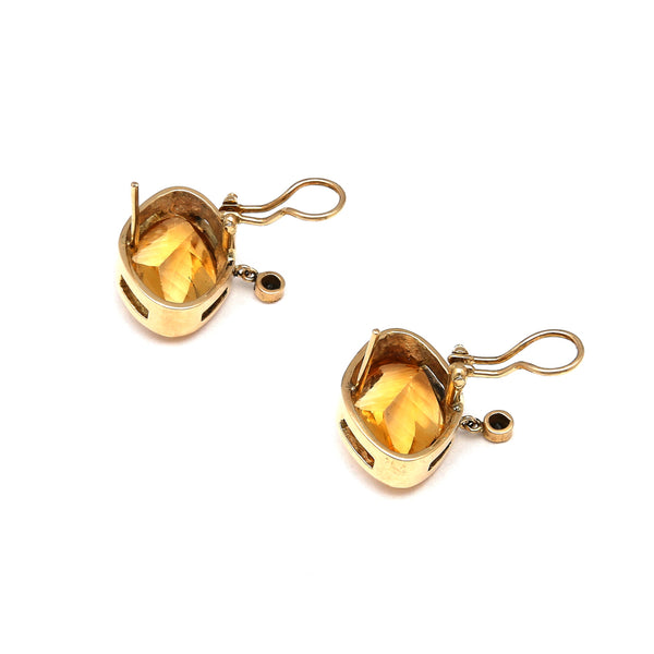 Juego de anillo y aretes estilizados con diamantes y citrinos en oro amarillo 14 kilates.