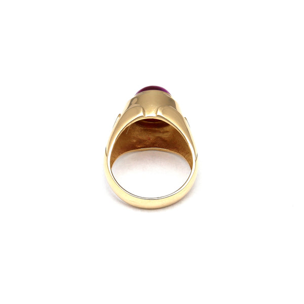 Anillo estilizado con rubí estrella en oro amarillo 14 kilates.