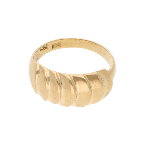 Anillo estilizado en oro amarillo 18 kilates.