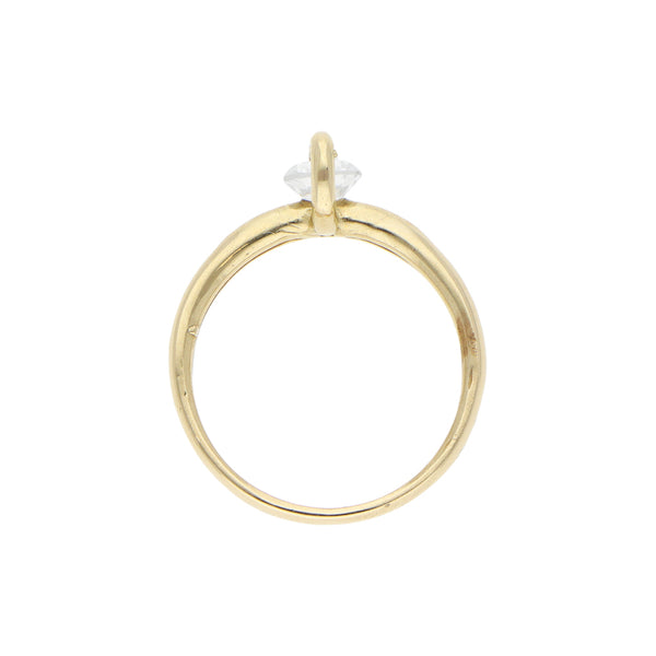 Anillo solitario con circonia en oro amarillo 14 kilates.