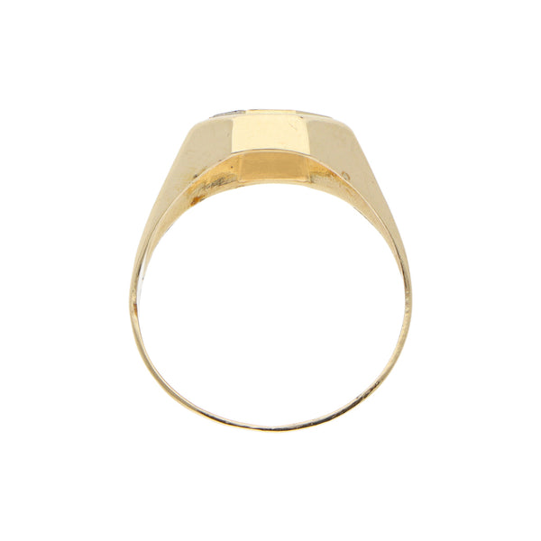 Anillo tipo sello en oro amarillo 14 kilates.