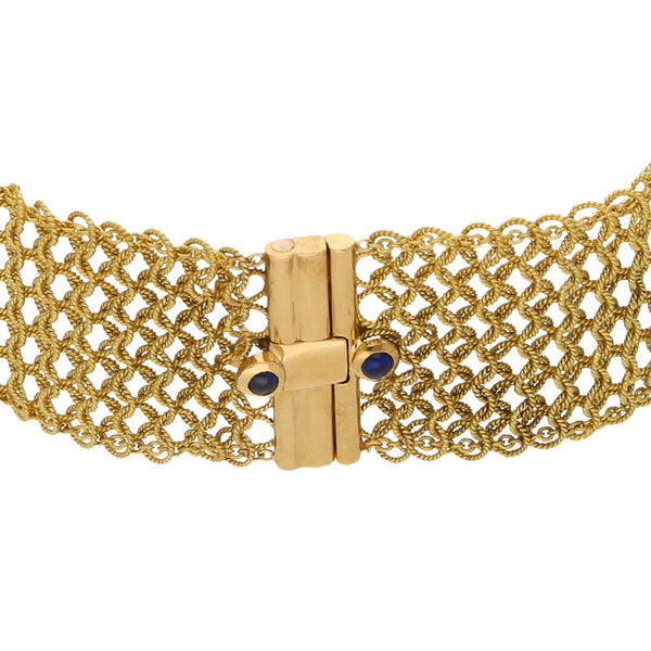 Pulsera eslabón tejido con zafiros en oro amarillo 18 kilates.