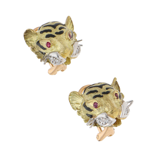 Aretes diseño especial motivo felino con diamantes, rubíes y esmalte en oro dos tonos 14 kilates.