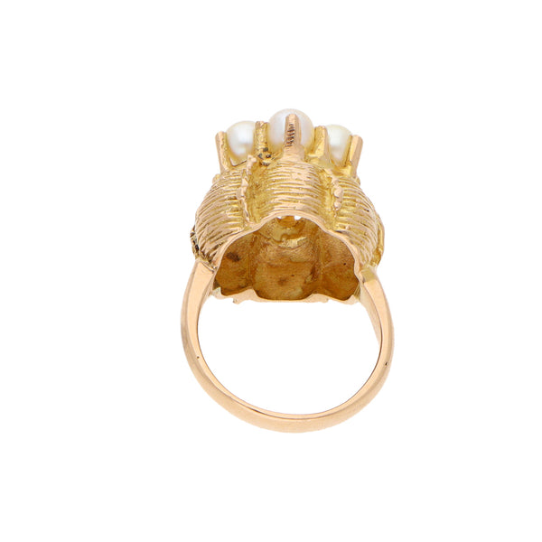 Anillo diseño especial con perlas en oro amarillo 18 kilates.