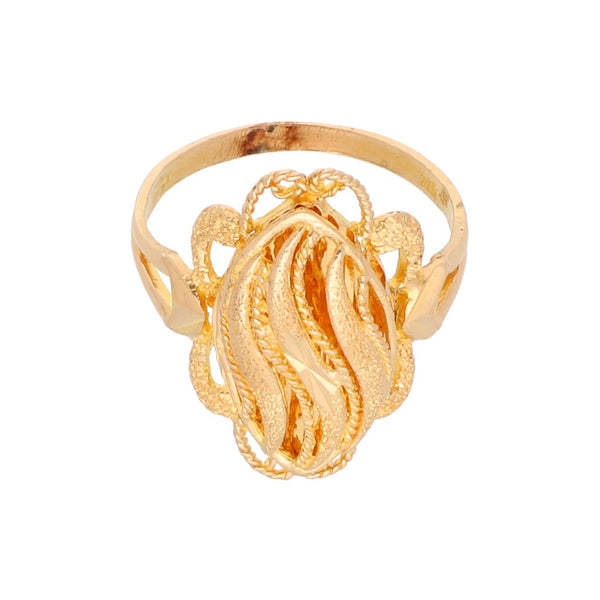 Anillo estilizado calado en oro amarillo 21 kilates.