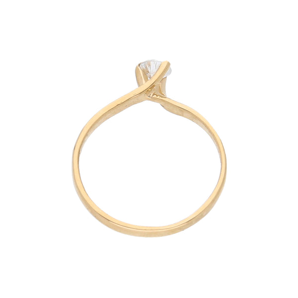 Anillo solitario con circonia en oro amarillo 14 kilates.