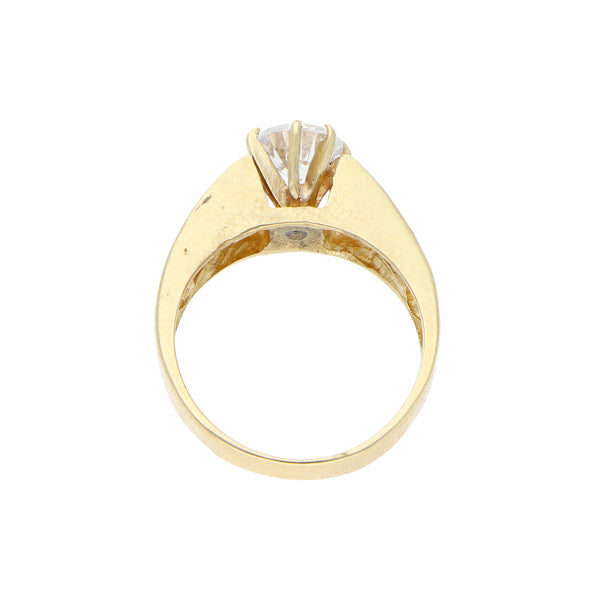 Anillo diseño especial con circonias en oro amarillo 10 kilates.