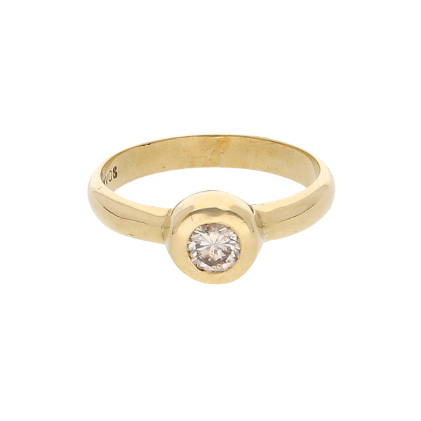 Anillo solitario con diamante en oro amarillo 14 kilates.