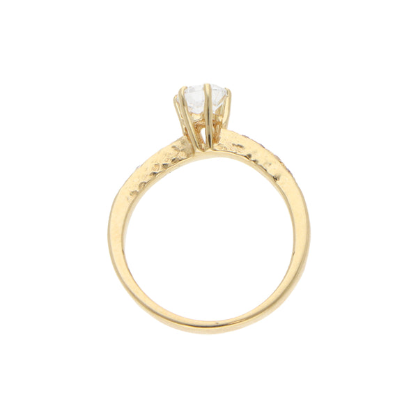 Anillo diseño especial con circonias en oro amarillo 14 kilates.