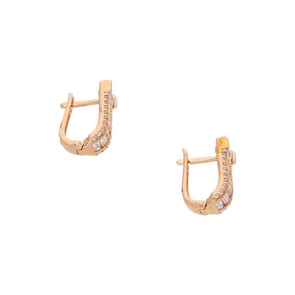 Aretes diseño especial con circonias en oro amarillo 14 kilates.