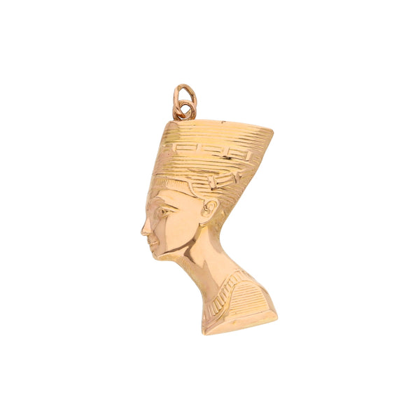 Dije hueco motivo nefertiti en oro amarillo 18 kilates.