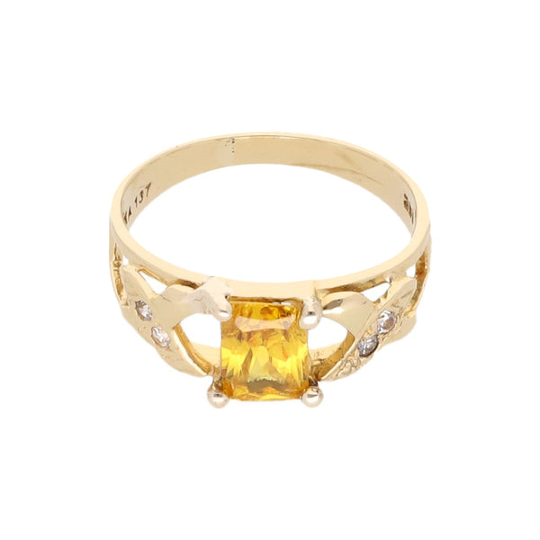 Anillo calado con sintéticos en oro amarillo 14 kilates.