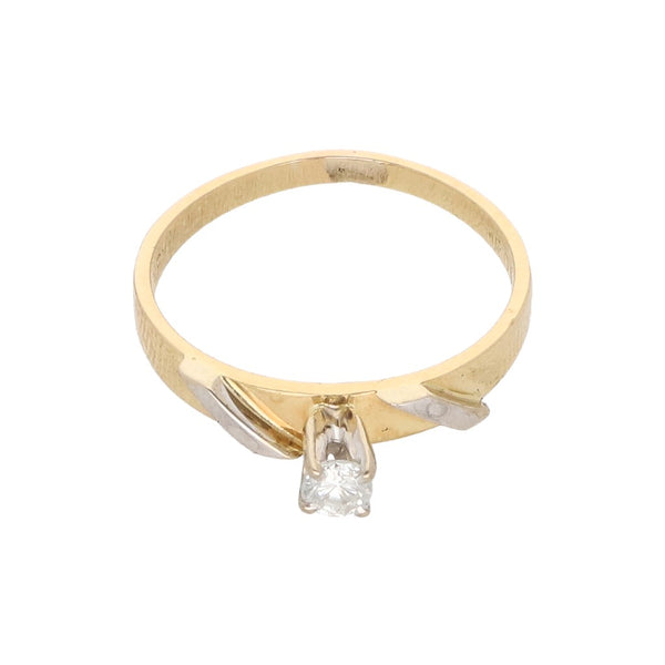 Anillo solitario con diamante en oro amarillo 14 kilates.