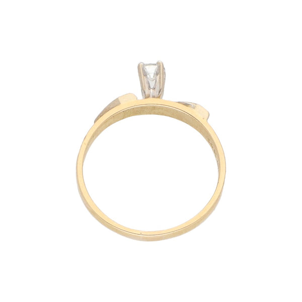 Anillo solitario con diamante en oro amarillo 14 kilates.