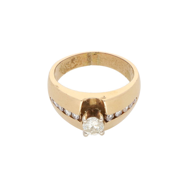 Anillo estilizado con diamantes en oro amarillo 14 kilates.