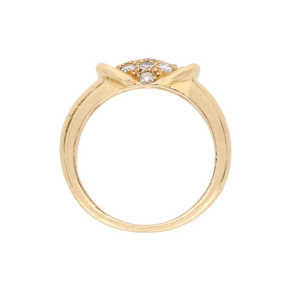 Anillo acanalado con diamantes en oro amarillo 18 kilates.