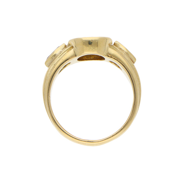 Anillo estilizado con diamantes y rubíes en oro amarillo 18 kilates.