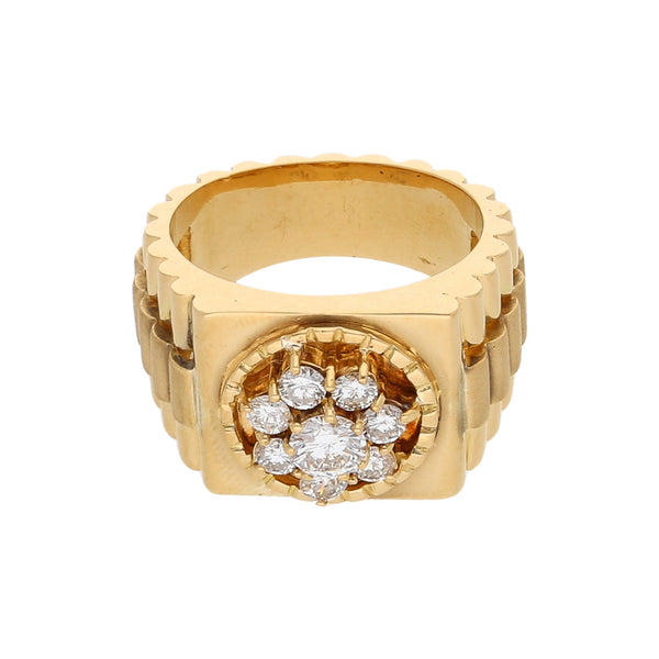 Anillo estilizado con diamantes en oro amarillo 18 kilates.