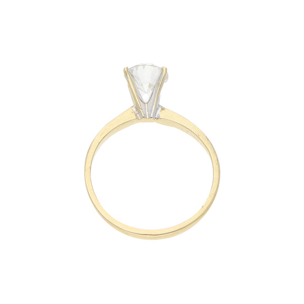 Anillo solitario con diamante en oro amarillo 14 kilates.