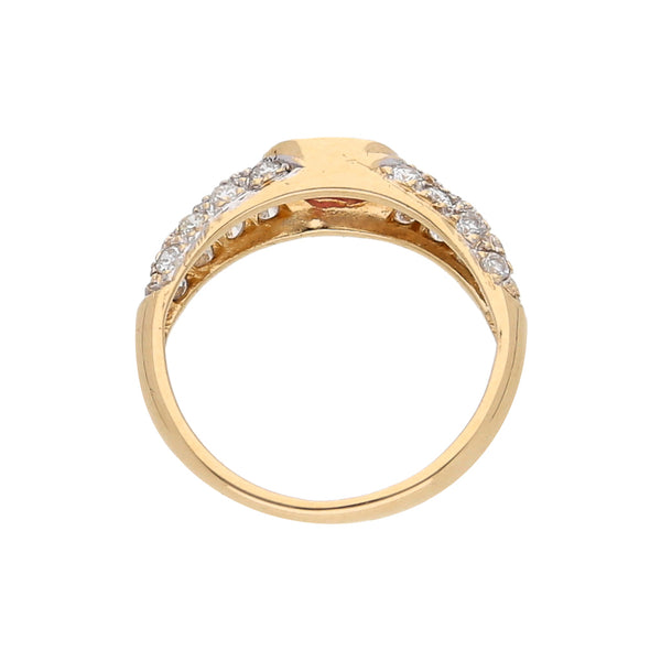 Anillo estilizado con diamantes y rubí en oro amarillo 14 kilates.