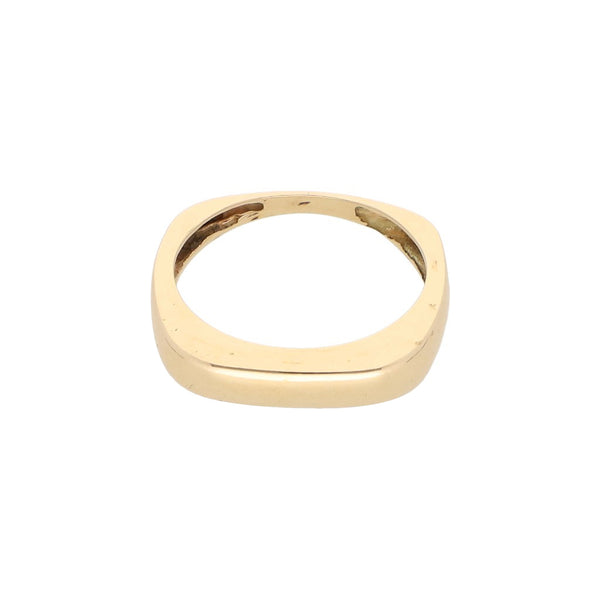 Anillo liso cuadrado en oro amarillo 14 kilates.