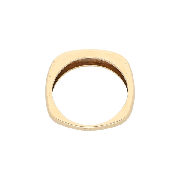 Anillo liso cuadrado en oro amarillo 14 kilates.