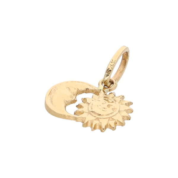 Dije diseño especial motivo sol y luna en oro amarillo 14 kilates.