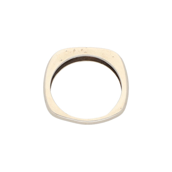 Anillo liso cuadrado en oro blanco 14 kilates.