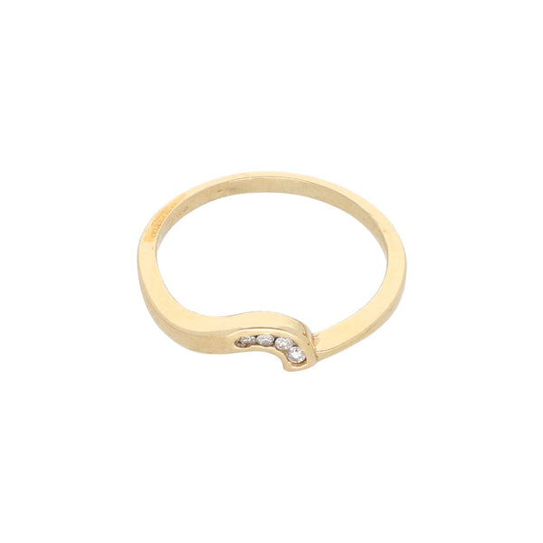 Anillo estilizado con diamantes en oro amarillo 14 kilates.