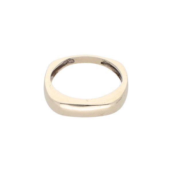 Anillo liso cuadrado en oro blanco 14 kilates.