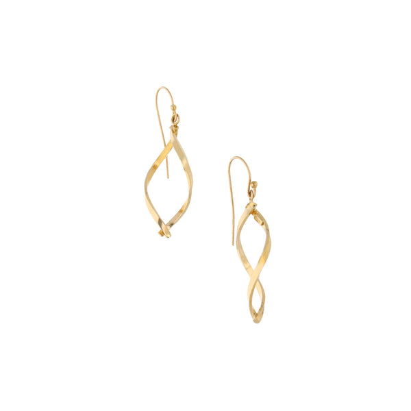 Aretes estilizados en oro amarillo 14 kilates.