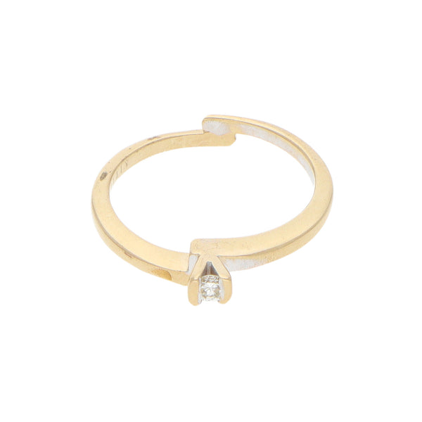 Anillo solitario con diamante en oro amarillo 14 kilates.