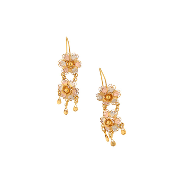 Aretes filigrana con colgantes motivo floral en oro tres tonos 8 kilates.