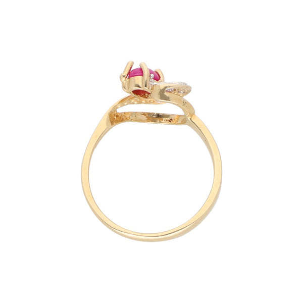 Anillo calado con rubí estrella y circonias en oro amarillo 14 kilates.