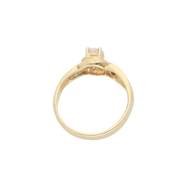 Anillo diseño especial con circoncias en oro amarillo 14 kilates.