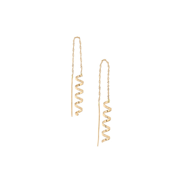 Aretes diseño especial con colgantes motivo espiral en oro amarillo 14 kilates.