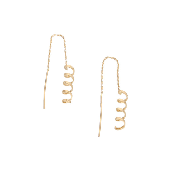 Aretes diseño especial con colgantes motivo espiral en oro amarillo 14 kilates.