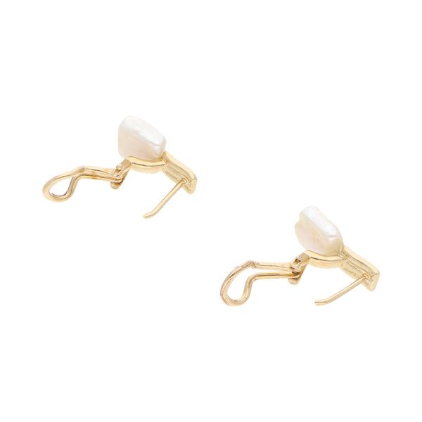 Aretes diseño especial con perlas en oro amarillo 14 kilates.