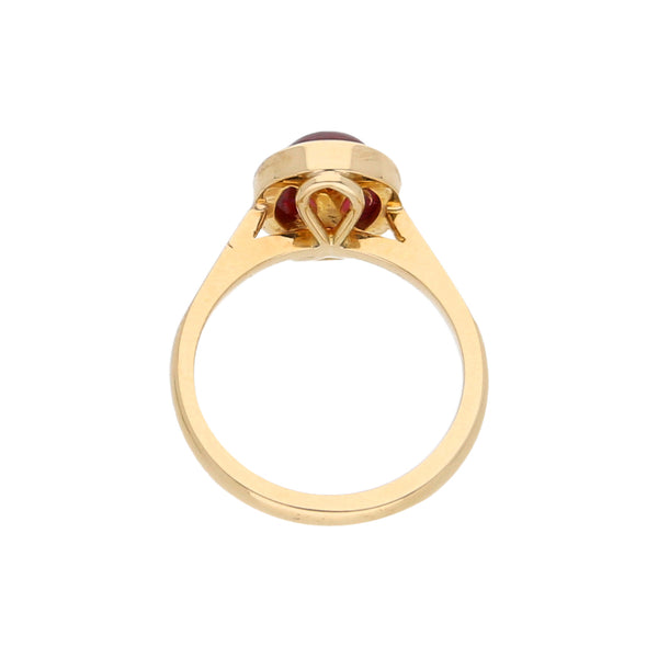 Anillo diseño especial con sintético en oro amarillo 14 kilates.