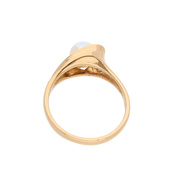 Anillo calado con perla en oro amarillo 14 kilates.