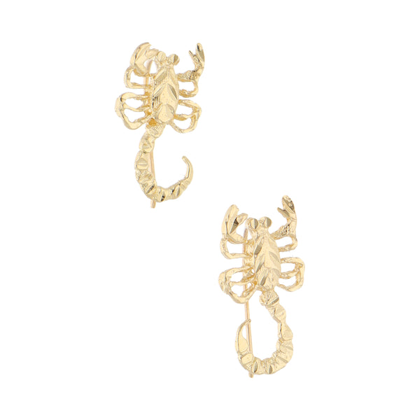 Aretes calados motivo alacrán en oro amarillo 14 kilates.