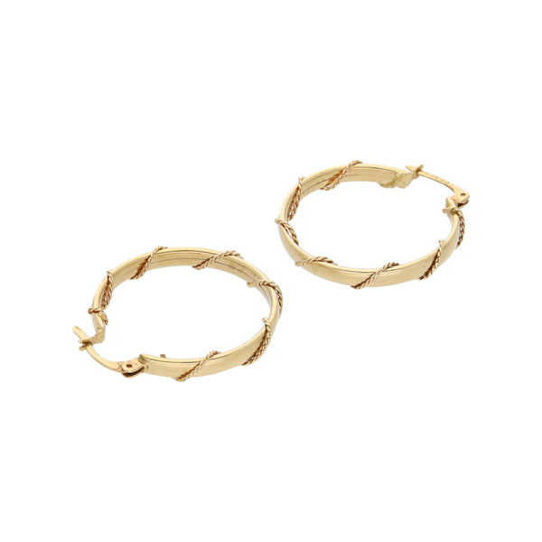 Arracadas diseño especial en oro amarillo 14 kilates.
