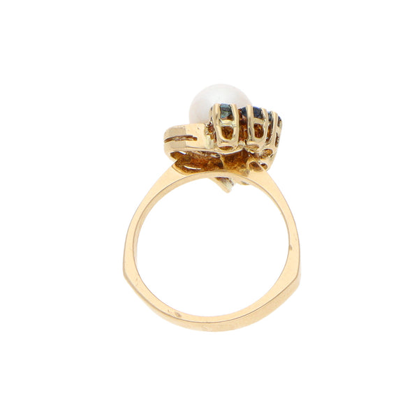 Anillo diseño especial con diamantes, zafiros y perla en oro amarillo 14 kilates.