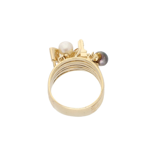 Anillo calado con colgantes y perlas en oro amarillo 14 kilates.