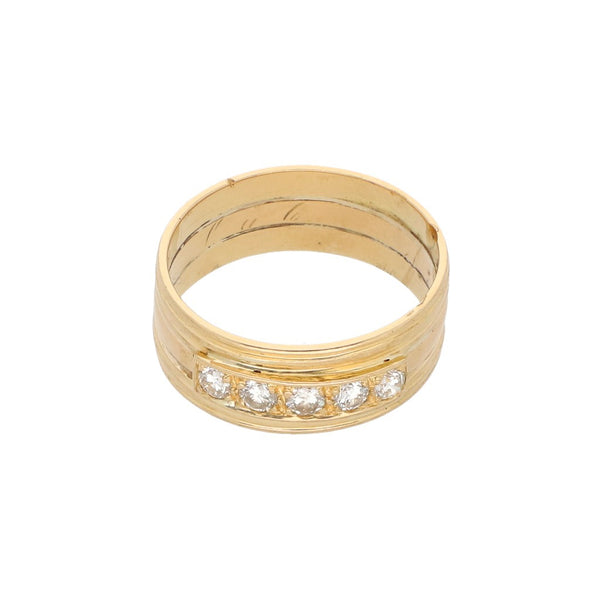 Anillo acanalado con diamantes en oro amarillo 18 kilates.