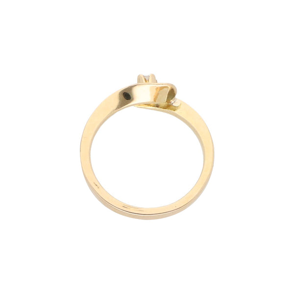 Anillo solitario con diamante en oro amarillo 14 kilates.