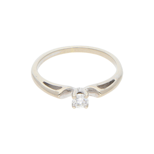 Anillo solitario con diamante en oro blanco 14 kilates.