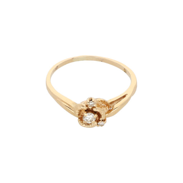 Anillo diseño especial motivo floral con diamantes en oro amarillo 14 kilates.